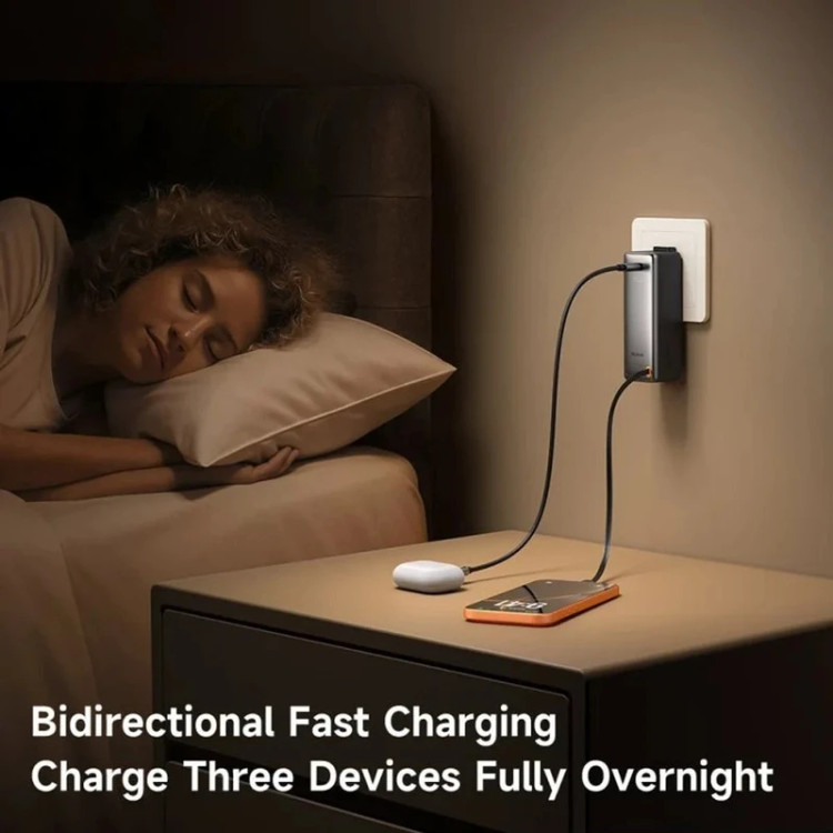 شارژر همراه 30W مک دودو MC-318 با طراحی جمعوجور و بدنه مقاوم